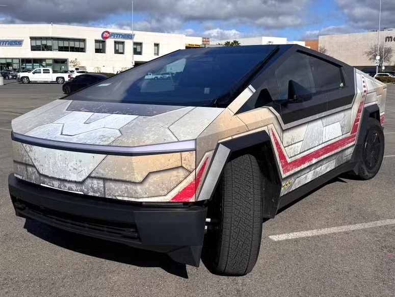 X-Wing themed Cybertruck front angle